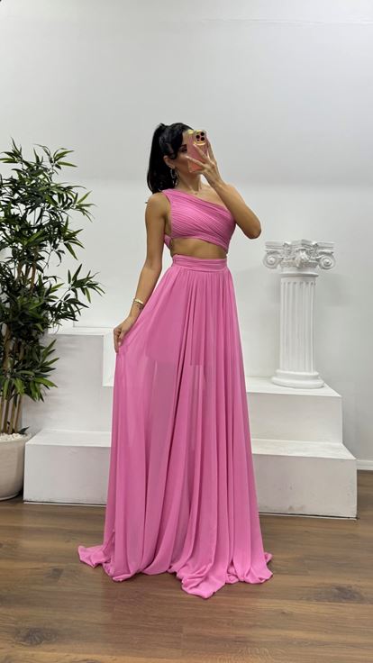 Rosa Abendkleid mit tiefem Ausschnitt und One-Shoulder-Design